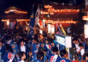 屋台、神社境内に参入